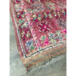 Tapis marocain vintage - image 3 sur 7. Ce Tapis berbère tissé main en laine | 343x186 cm est en laine de haute qualité.