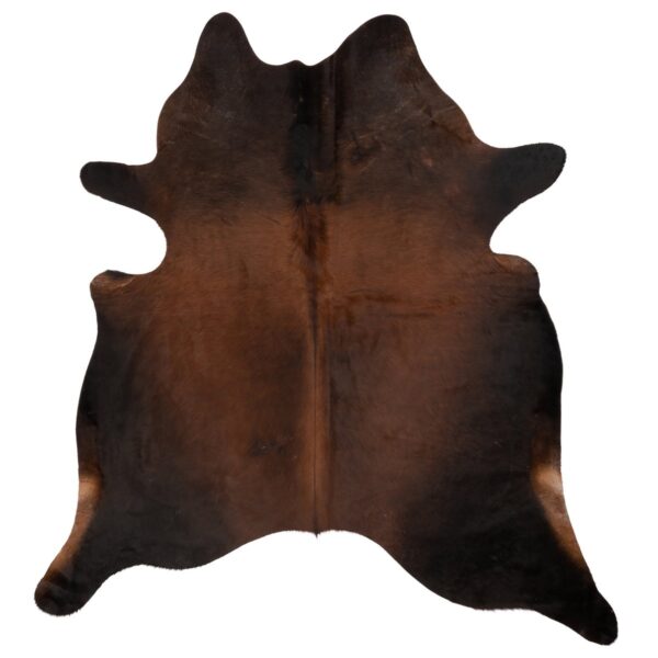 Un tapis peau de vache unique brun foncé, mesurant 210x180 cm, sur un fond blanc.