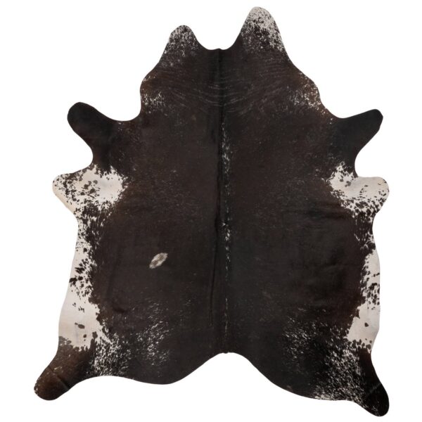 Un tapis peau de vache brun foncé | 210x180 cm noir et blanc sur un fond blanc.