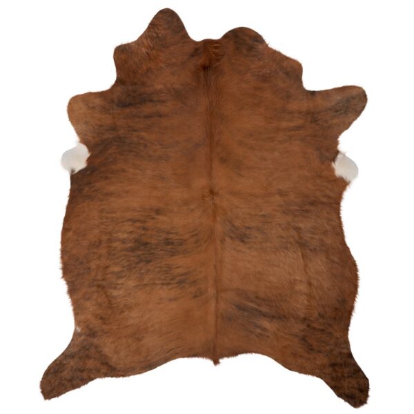 A Tapis peau de vache brun uni | 210x180 cm sur fond blanc.