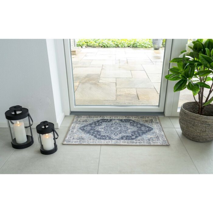 Un Tapis d'entrée intérieur original avec un motif bleu et blanc dessus, parfait aussi bien pour l'intérieur que pour le Tapis d'entrée.