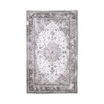 Un tapis gris et blanc avec un design orné, parfait pour un salon moderne.