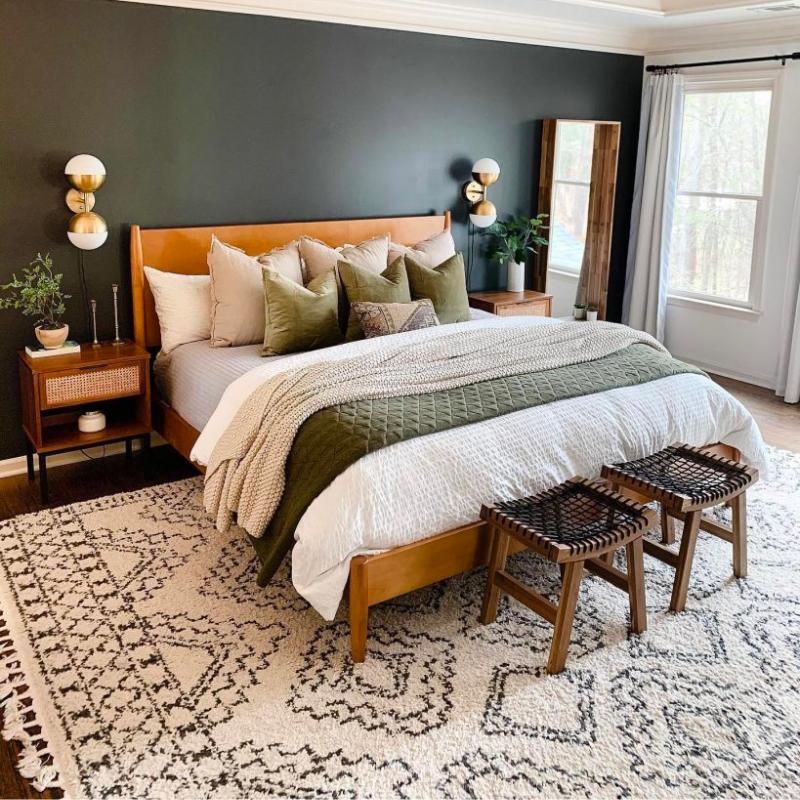 Grand tapis rectangulaire en laine dans une chambre