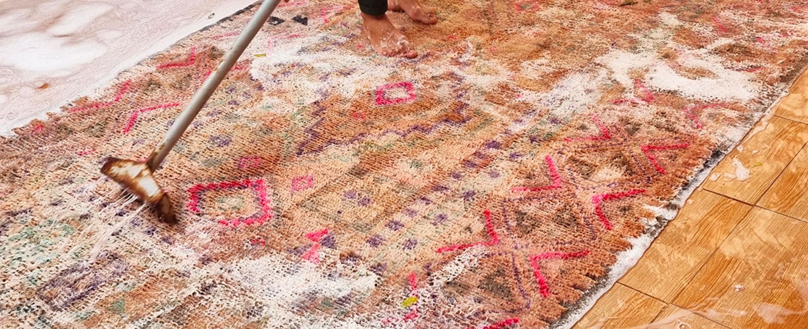 Nettoyage en profondeur d'un tapis berbere