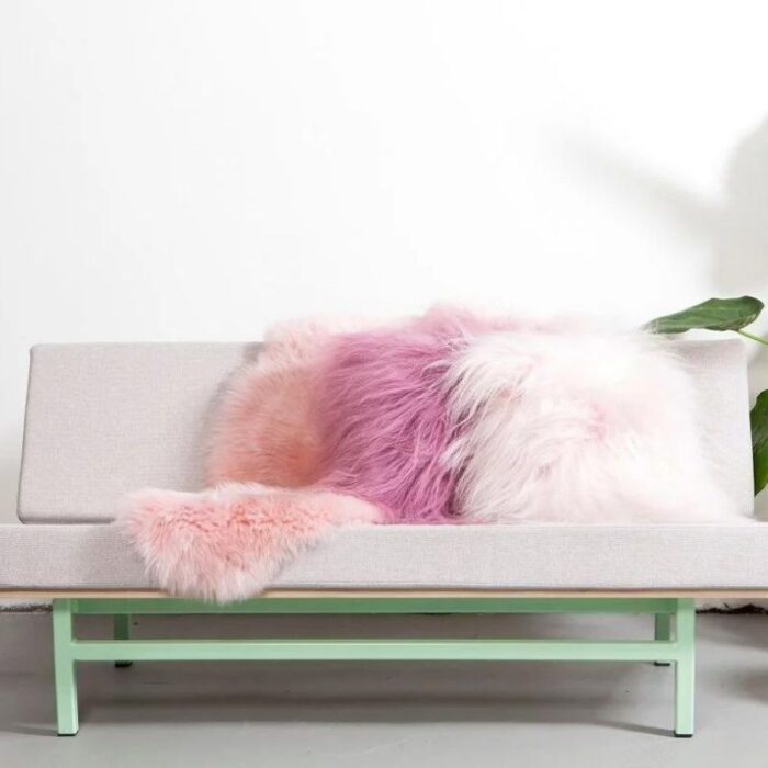 Tapis peau de mouton islandaise rose