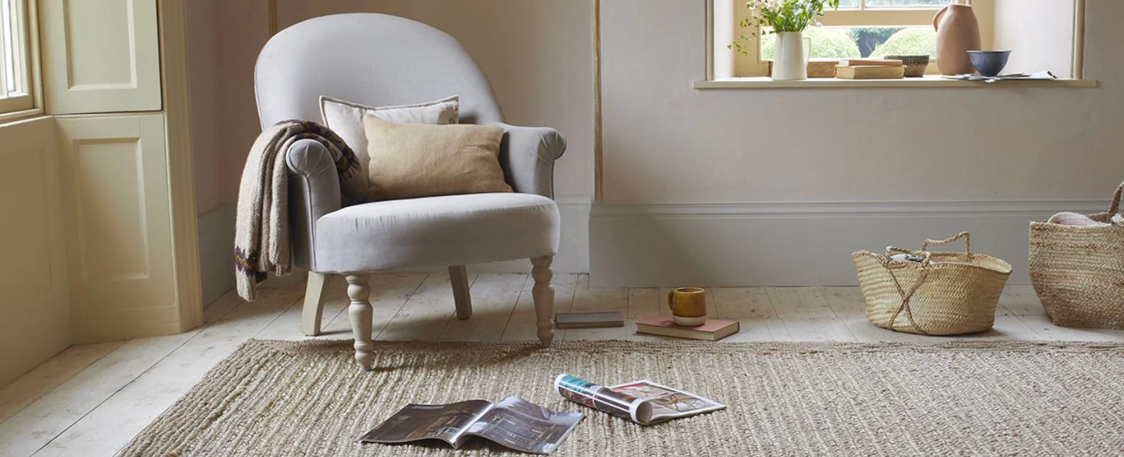 Tapis en jute naturel dans un salon