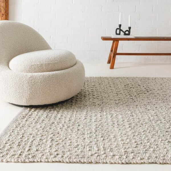 Tapis gris en laine dans un salon design