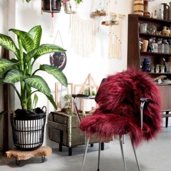 Tapis peau de mouton rouge bordeaux