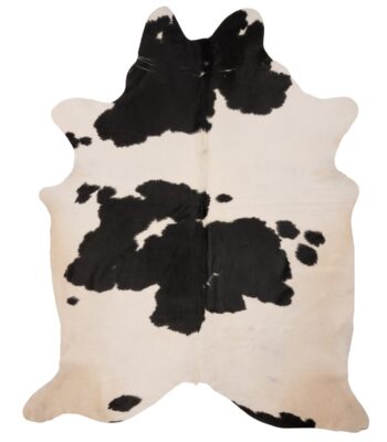 Un Tapis du luxe en peau de vache noir et blanc | 210x180 cm sur un fond blanc.