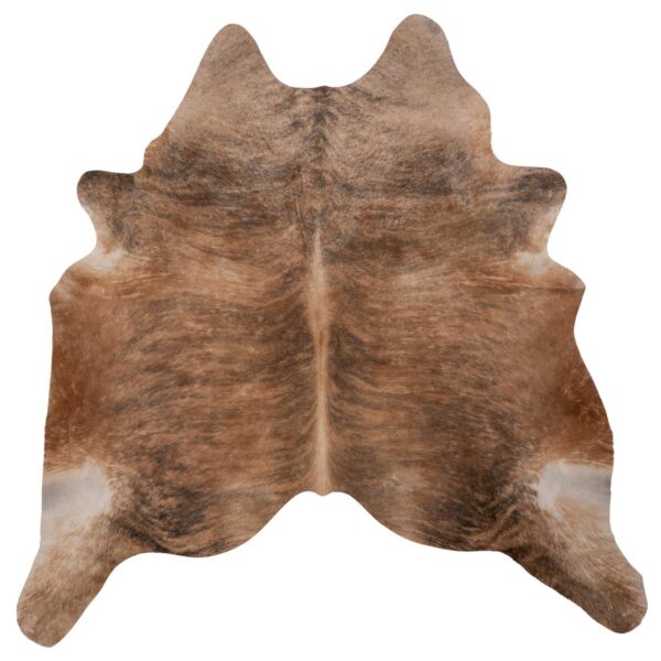 Un Tapis peau de vache en véritable cuir marron sur fond blanc.