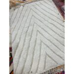 Un tapis blanc marocain Beni Ouarain avec un motif zigzag marocain Beni Ouarain | 250x164cm.