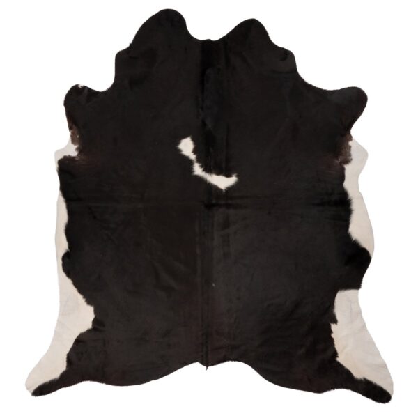 Un tapis peau de vache noir et blanc XL | 210×180 cm sur un fond blanc.