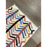 A Tapis berbère fait main moderne | Tapis 121x70 cm sur parquet.
