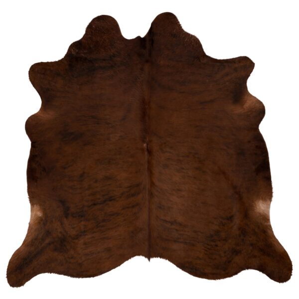 Un tapis peau de vache unique brun foncé | 180×160 cm sur un fond blanc.