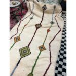 Un tapis rectangulaire Tapis Azilal avec un motif Tapis Azilal dessus.
Nom du produit : Tapis Azilal rectangulaire | 250x140cm