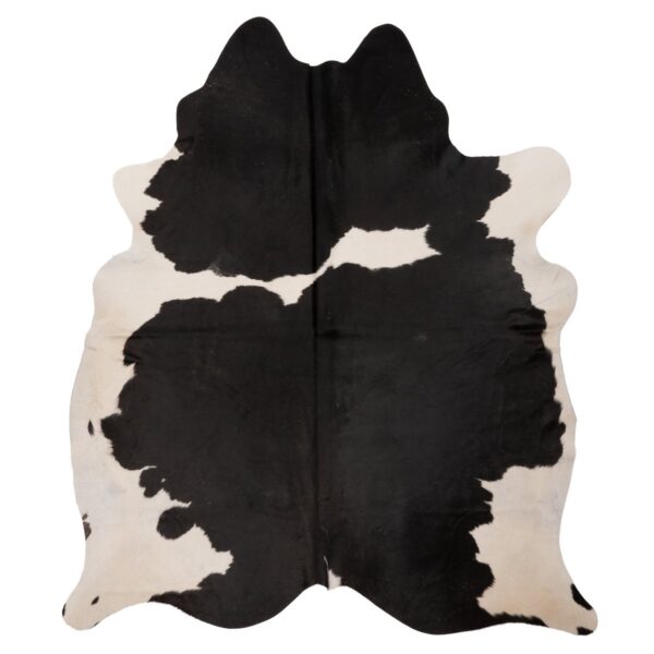 Un Grand tapis peau de vache noir et blanc | 210×180 cm sur un fond blanc.