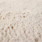 Une image en gros plan d’un tapis blanc.