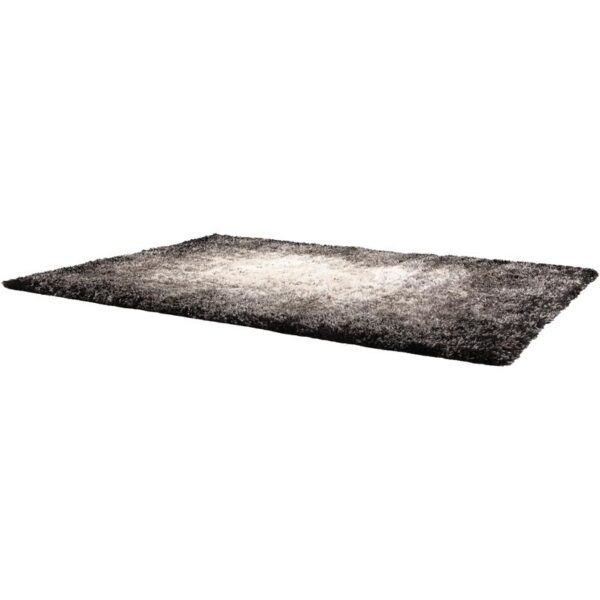 Un tapis shaggy noir et blanc sur fond blanc.