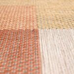 Une image en gros plan d’un tapis tissé.