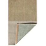 Un tapis beige sur fond blanc.