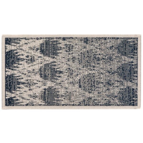 Un tapis gris et noir au design abstrait.