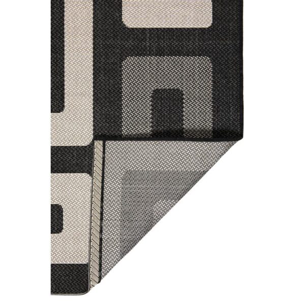 Un tapis au design géométrique.
Mots-clés : noir Enlèvement : et blanc, avec
Description modifiée : Un tapis au design géométrique.