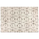 Un tapis blanc et marron avec un motif géométrique.