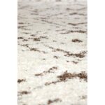 Une image en gros plan d’un tapis blanc et marron.