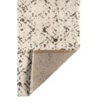 Un tapis blanc et beige avec un motif.