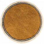 Un tapis rond avec une bordure noire et blanche.