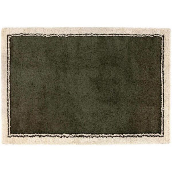 Un tapis vert avec une bordure blanche.