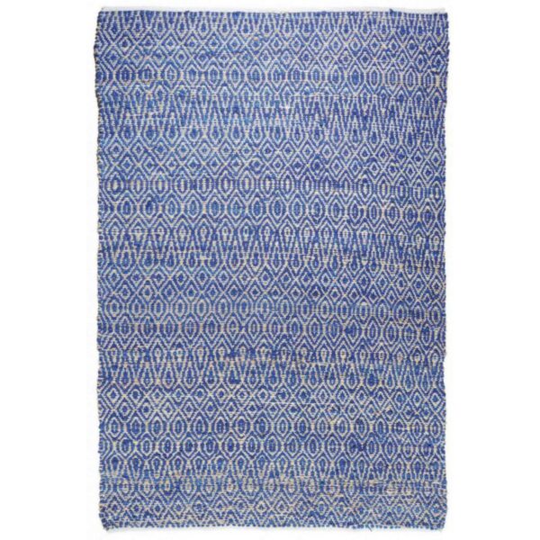 Un tapis géométrique bleu et blanc.