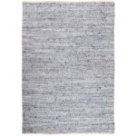 Un tapis bleu avec un motif tressé.