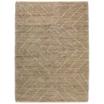 Un tapis en jute beige avec un motif en losange.