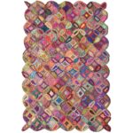 Une courtepointe en patchwork sur un fond.