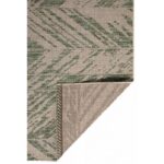 Un tapis d'extérieur au design vert.