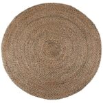 Un tapis rond en jute à pois noirs.