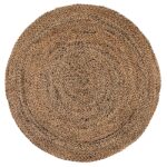 Un tapis rond en jute avec un fond marron.