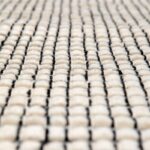 Un gros plan d'un tapis blanc.