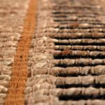 Une image en gros plan d’un tapis en jute.