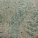 Un gros plan d’un tapis vert.