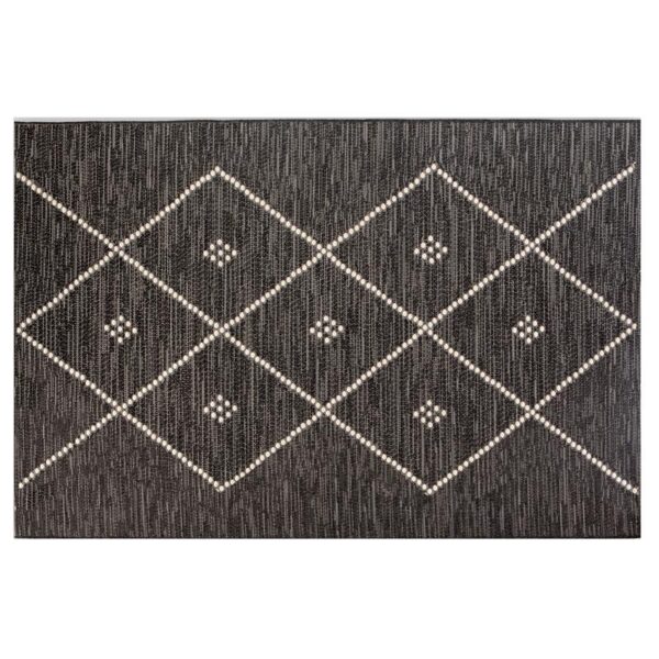 Un tapis noir et blanc avec des diamants.
