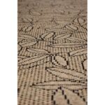 Tapis à motifs géométriques en gros plan.