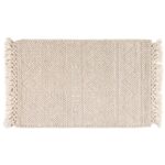 Tapis beige à motifs géométriques et franges tissé à la main.