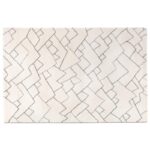 Tapis design géométrique noir et blanc.