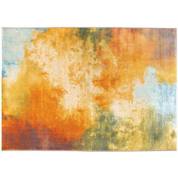 Un tapis abstrait en orange, jaune et bleu sur fond blanc.