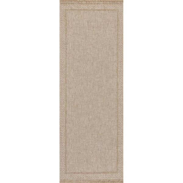 Tapis beige rectangulaire au design sobre.