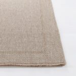 Tapis beige texturé en gros plan.