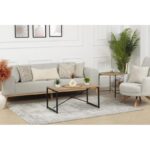 Salon moderne avec canapé et table basse.