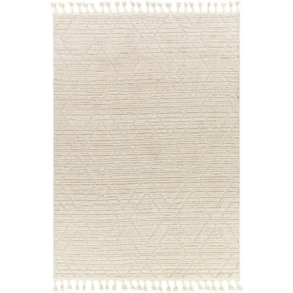Tapis beige à texture avec franges décoratives.